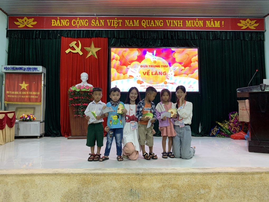 Nghiên cứu ứng dụng hỗ trợ tâm lý, nữ sinh Quảng Nam nhận học bổng đại học 50% - 2 Nghiên cứu ứng dụng hỗ trợ tâm lý, nữ sinh Quảng Nam nhận học bổng đại học 50% - 2