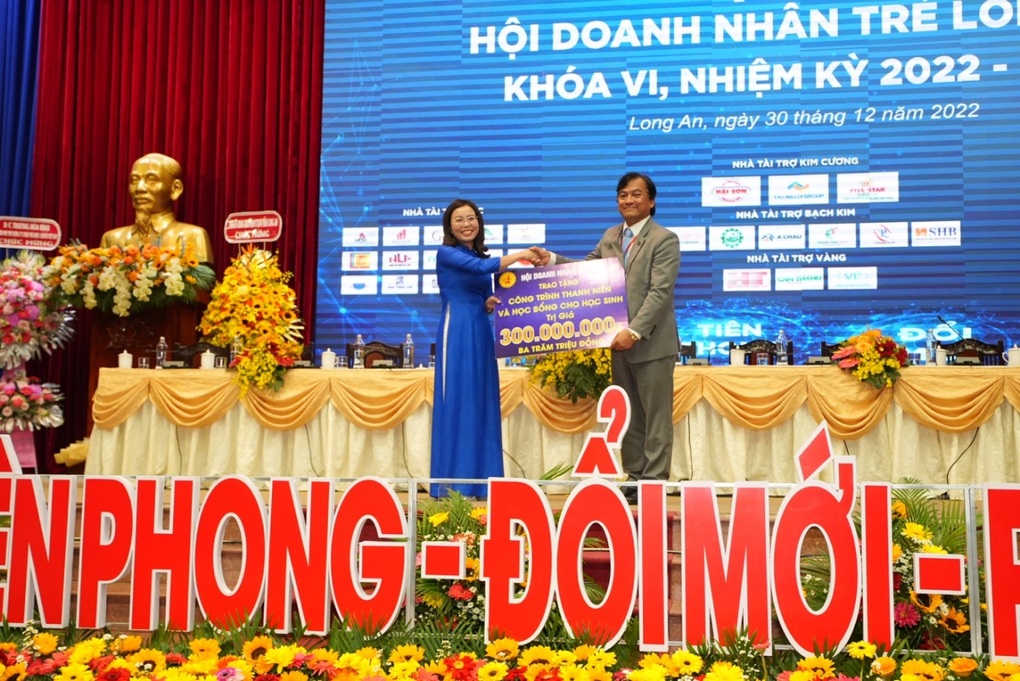 Ông Dương Long Thành là chủ tịch Hội Doanh nhân trẻ Long An - 3 Ông Dương Long Thành là chủ tịch Hội Doanh nhân trẻ Long An - 3