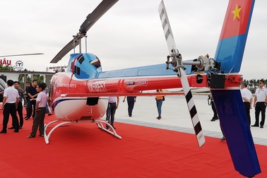 Ra mắt dịch vụ đặt chuyến bay ngắm cảnh bằng trực thăng tại vịnh Hạ Long