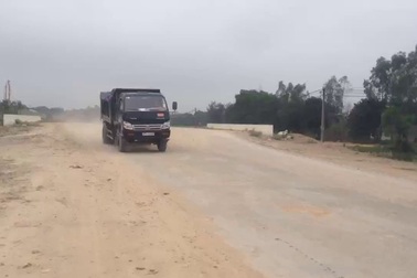 Quốc lộ 48E xuống cấp nghiêm trọng, nguy cơ tiềm ẩn tai nạn giao thông.