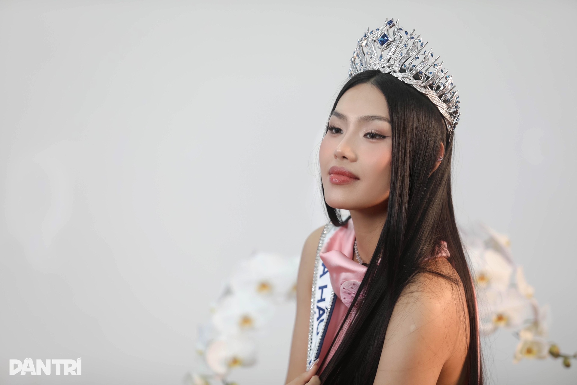 Á hậu Đỗ Cẩm Ly: Sắc vóc nóng bỏng, nói gì về việc trùng tên ca sĩ? - 12