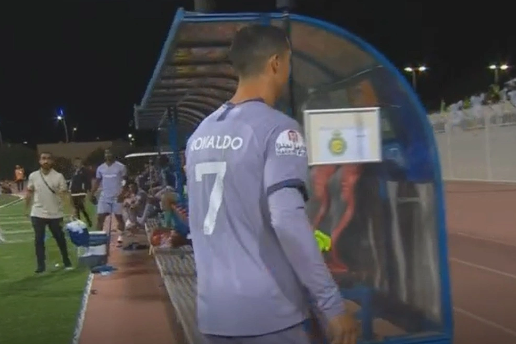 Al-Nassr bị cầm hòa, Ronaldo va chạm với cầu thủ đối phương - 2 Al-Nassr bị cầm hòa, Ronaldo va chạm với cầu thủ đối phương - 2