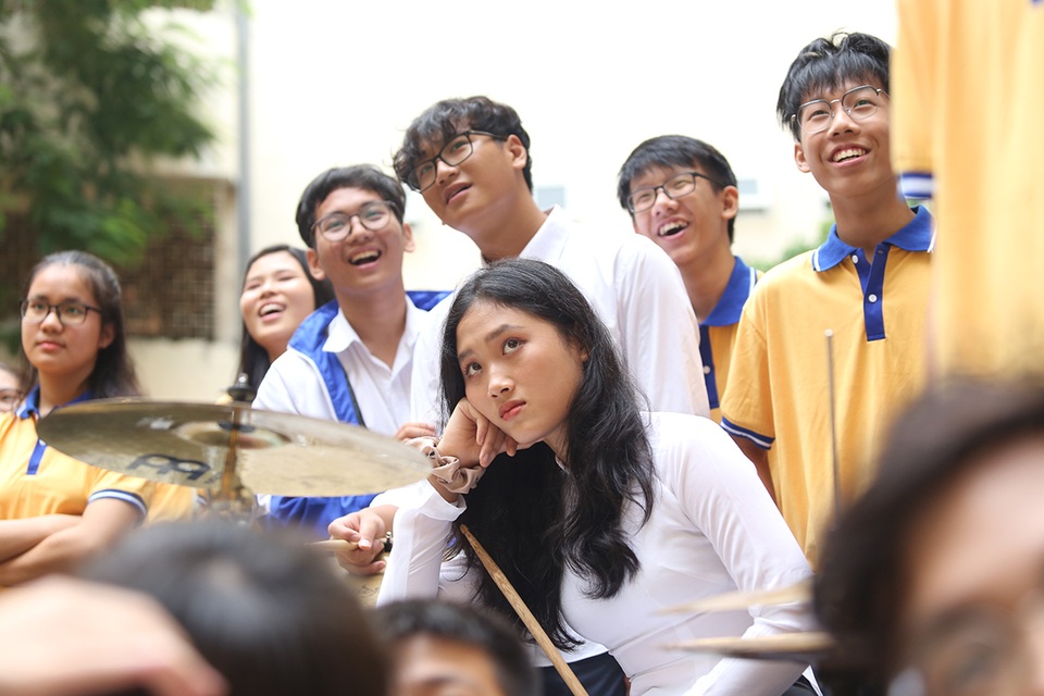 Đại sứ THPT Chuyên Sư phạm “hút ánh nhìn” khi cổ vũ chung kết Olympia - 5 Đại sứ THPT Chuyên Sư phạm “hút ánh nhìn” khi cổ vũ chung kết Olympia - 5