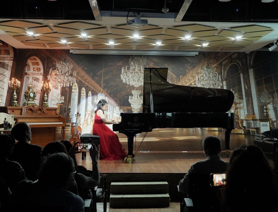 Thần đồng piano Việt phiêu cùng Giáo sư đầu ngành - 3 Thần đồng piano Việt phiêu cùng Giáo sư đầu ngành - 3