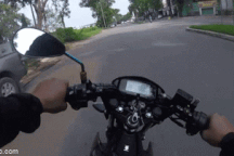 Tên cướp dùng dao tấn công người dân, lấy xe máy để tẩu thoát