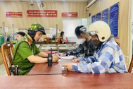 Xử phạt hai người vứt rác bừa bãi thông qua "mắt thần" ở TPHCM
