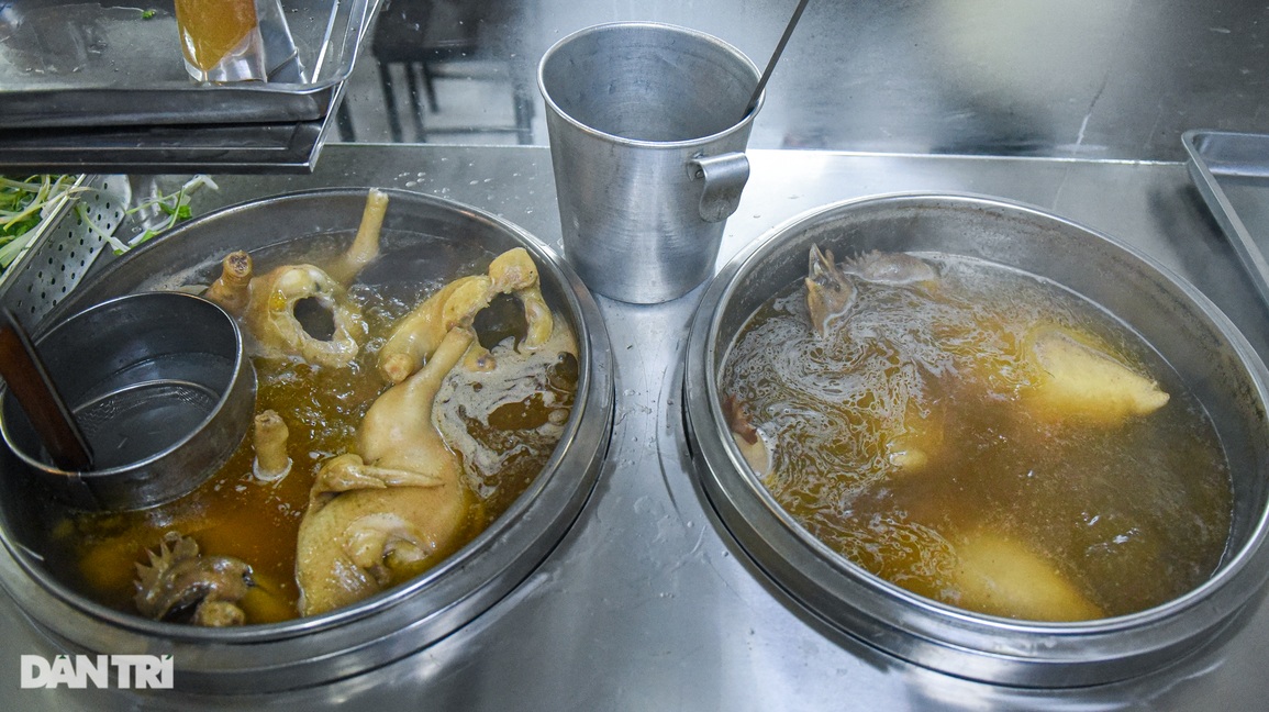 Quán phở tự tráng của người Mông giữa lòng Hà Nội, ngày bán hết vèo 500 bát - 8 Quán phở tự tráng của người Mông giữa lòng Hà Nội, ngày bán hết vèo 500 bát - 8