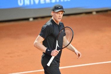 Sinner thăng hoa rực rỡ, tiến vào bán kết Italian Open