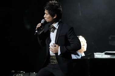 Ca sĩ Tấn Minh: “Hát đến… tay nổi da gà, hâm quá!”