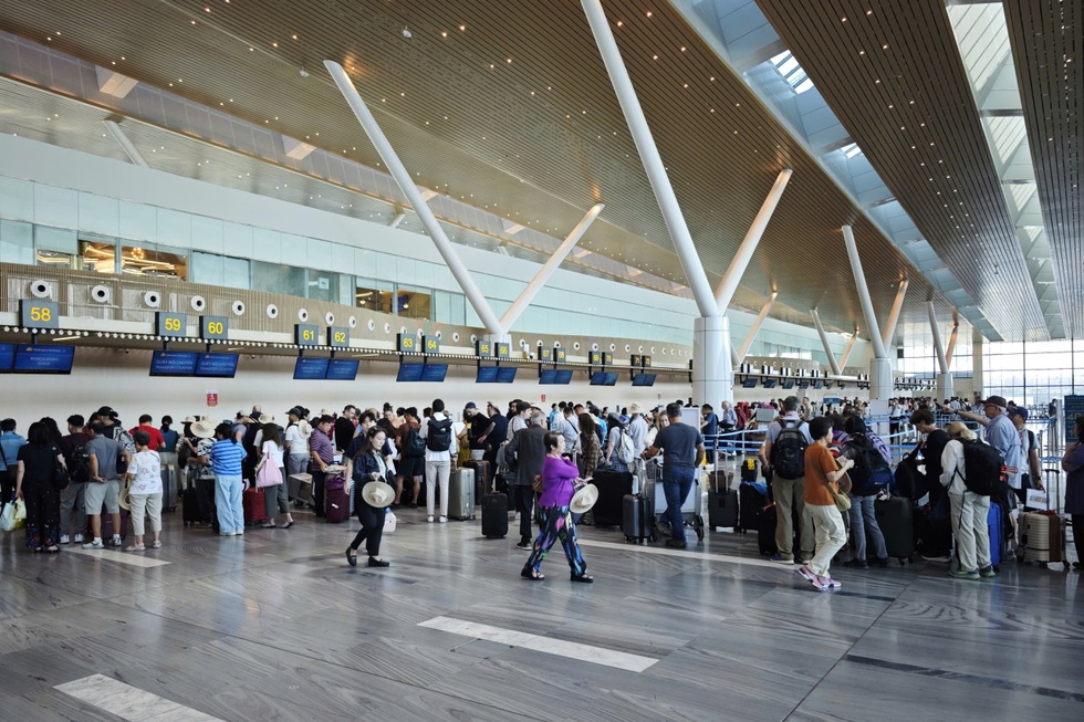 Khách bay không ký gửi hành lý làm thủ tục tại Tân Sơn Nhất ra sao? - 4 Khách bay không ký gửi hành lý làm thủ tục tại Tân Sơn Nhất ra sao? - 4