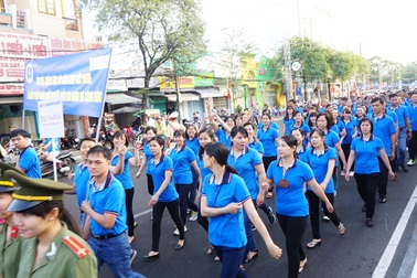 Hơn 2.000 người “Đi bộ vì mạng lưới y tế cơ sở”