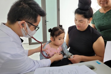 Người dân "lưng chừng núi" được khám sàng lọc, phát hiện bệnh kịp thời