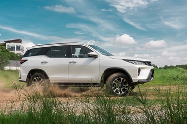 Đánh giá Toyota Fortuner 2020: Diện mạo trẻ trung, ngập tràn công nghệ