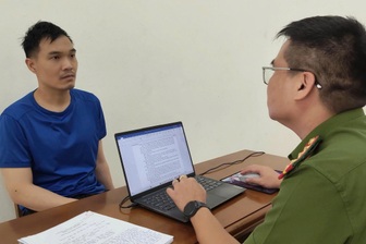 Mượn xe máy của bạn gái rồi tháo biển số để đi cướp tiệm vàng