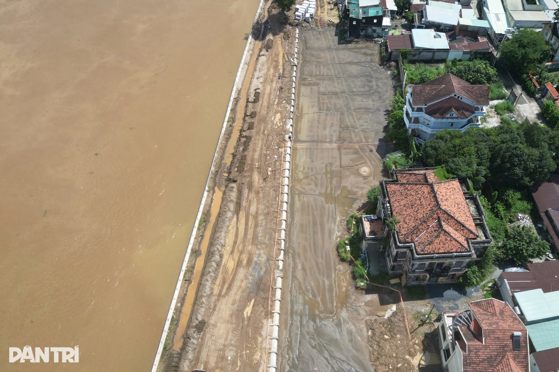 Đường ven sông có biệt thự 100 tuổi ở Đồng Nai gặp khó vì thiếu mặt bằng - 2 Đường ven sông có biệt thự 100 tuổi ở Đồng Nai gặp khó vì thiếu mặt bằng - 2