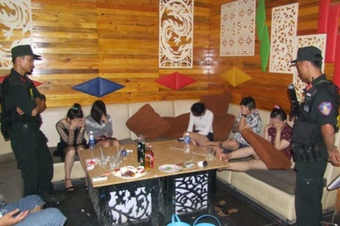 “Đột kích” quán karaoke, phát hiện 25 khách đang “phê” ma túy