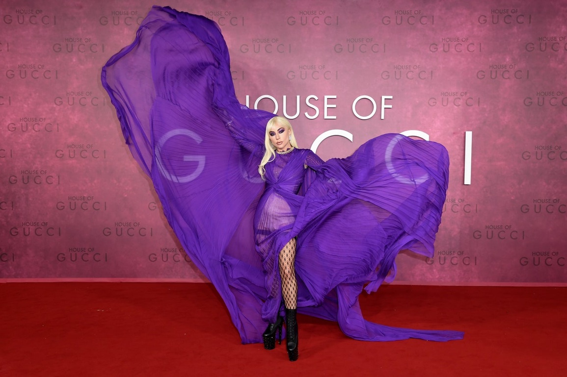 Angelina Jolie, Lady Gaga lọt Top sao mặc đẹp nhất năm 2021 - 1 Angelina Jolie, Lady Gaga lọt Top sao mặc đẹp nhất năm 2021 - 1