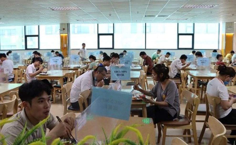 Bắc Ninh: Tiếp tục tổ chức ăn 3 bữa cho công nhân tại nhà máy - 1 Bắc Ninh: Tiếp tục tổ chức ăn 3 bữa cho công nhân tại nhà máy - 1