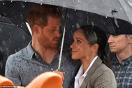 Khoảnh khắc ngọt ngào của Meghan Markle bên chồng