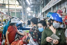 Đà Nẵng tính áp dụng "ai ở đâu ở yên đó", người dân đổ xô đi mua thực phẩm