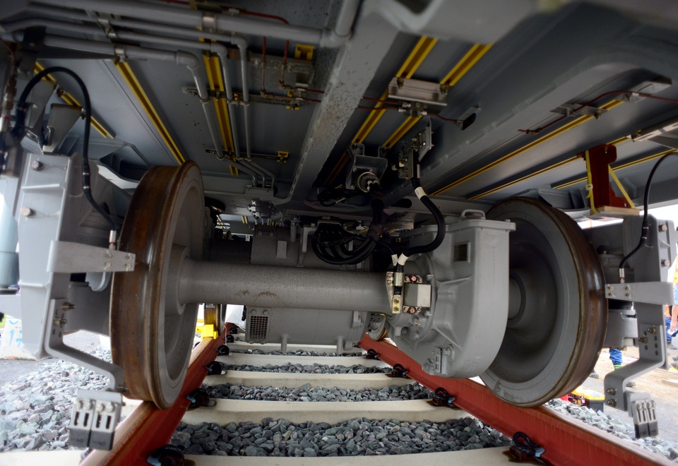 Lắp đặt toa tàu metro số 1 copy.jpg Lắp đặt toa tàu metro số 1 copy.jpg