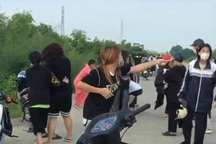 Hai nhóm nữ sinh mang túyp sắt, gậy gộc "hỗn chiến" như trong phim