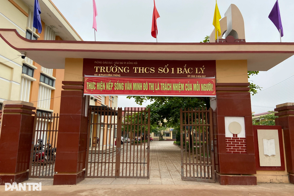 Vụ nữ sinh bắt bạn quỳ, tát 7 cái vào mặt: Khiển trách cả hai - 1 Vụ nữ sinh bắt bạn quỳ, tát 7 cái vào mặt: Khiển trách cả hai - 1