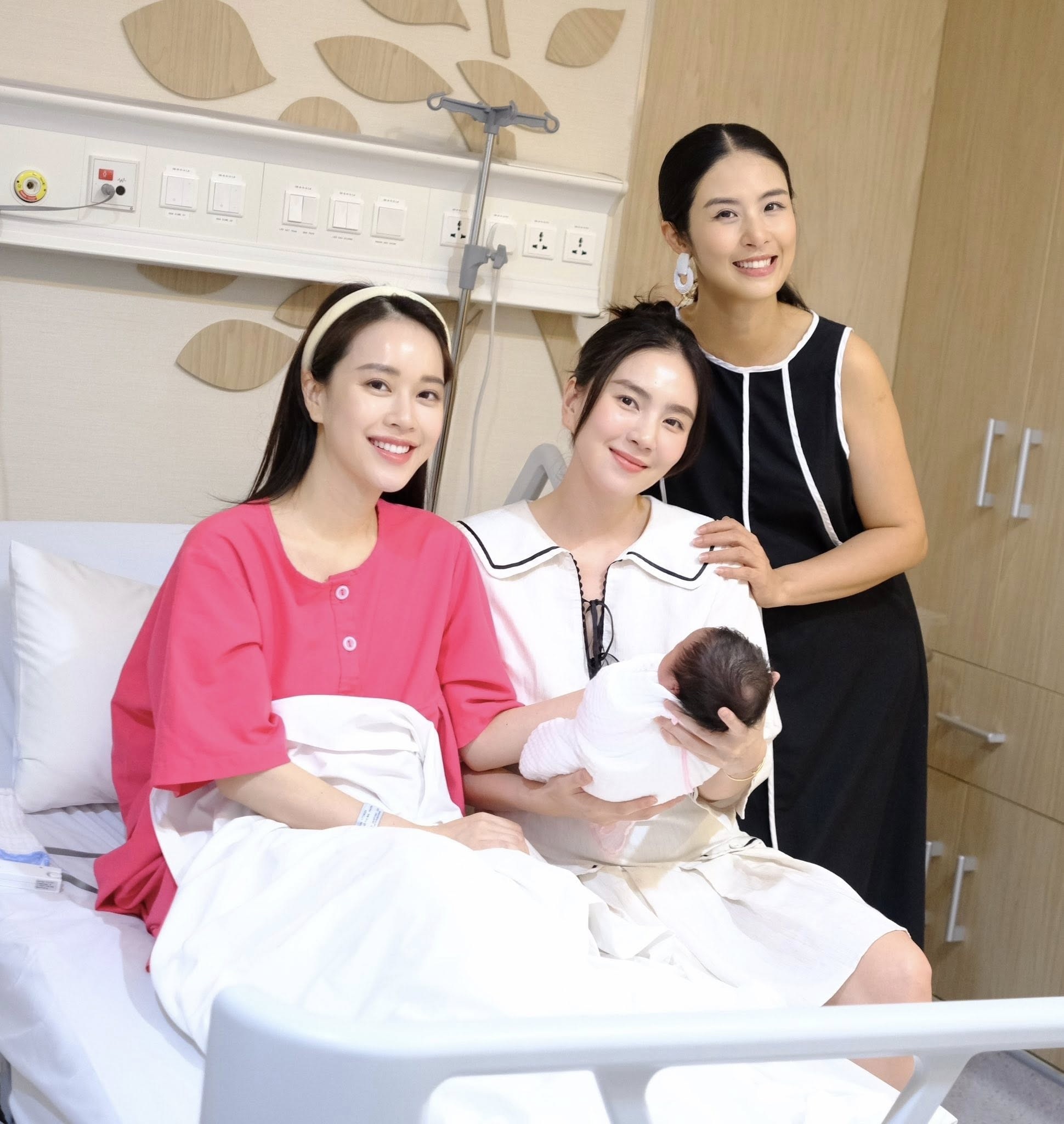MC Mai Phương VTV sinh bé thứ 2, Hoa hậu Ngọc Hân, Mai Ngọc đến chúc mừng - 1