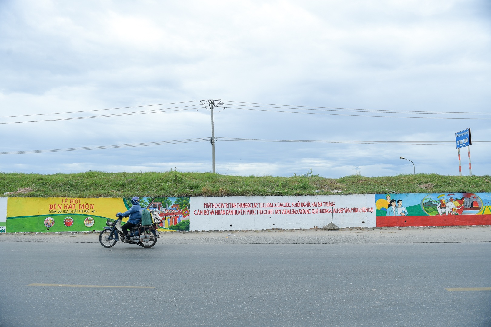 Con đường bích họa dài hơn 2 km ở ngoại thành Hà Nội - 3 Con đường bích họa dài hơn 2 km ở ngoại thành Hà Nội - 3