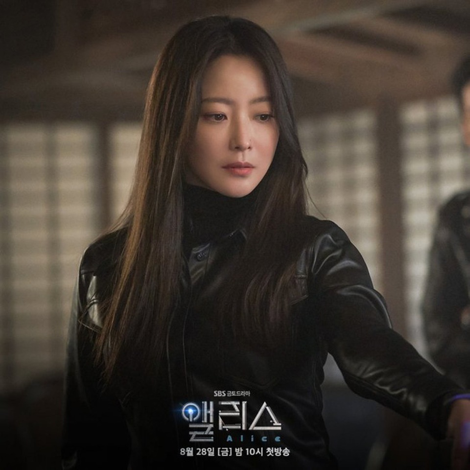 Ngưỡng mộ nhan sắc “không tuổi” của Kim Hee Sun ở tuổi 43 - 4 Ngưỡng mộ nhan sắc “không tuổi” của Kim Hee Sun ở tuổi 43 - 4
