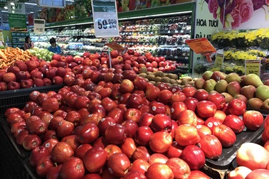 Nông dân ế ẩm, nhà giàu chi 15.000 tỷ đồng ăn hàng ngoại