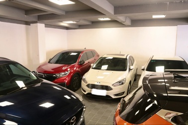 Xe mới khan hàng, thị trường ô tô cũ nhộn nhịp người mua