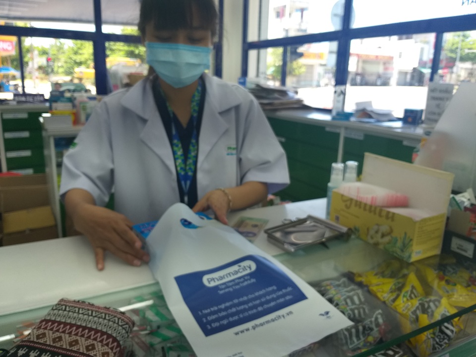 Đà Nẵng: Giá 1 hộp khẩu trang bán lẻ đã tăng hơn gấp đôi - 3 Đà Nẵng: Giá 1 hộp khẩu trang bán lẻ đã tăng hơn gấp đôi - 3