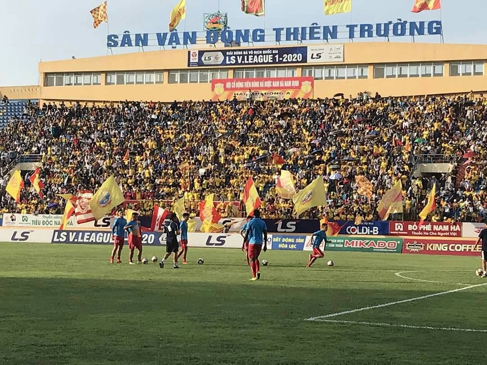 Báo Thái lại choáng với hình ảnh và số lượng khán giả tại V-League - 6 Báo Thái lại choáng với hình ảnh và số lượng khán giả tại V-League - 6