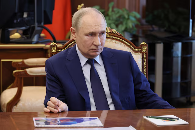 Điện Kremlin: Tổng thống Putin sẵn sàng thảo luận về hòa bình cho Ukraine - 1