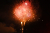 Pháo hoa rợp trời trong đêm khai mạc tuần lễ Amazing Bình Định