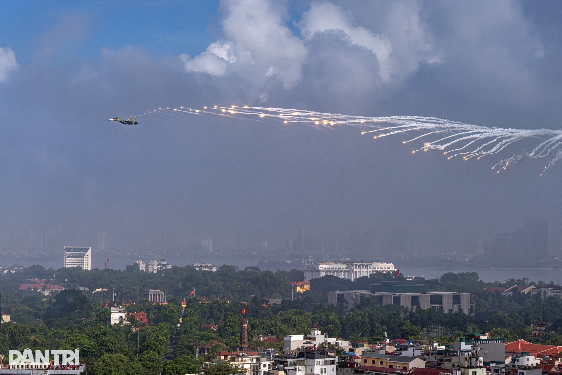 Những đảng viên bay giữa trời vinh quang - 11 Những đảng viên bay giữa trời vinh quang - 11