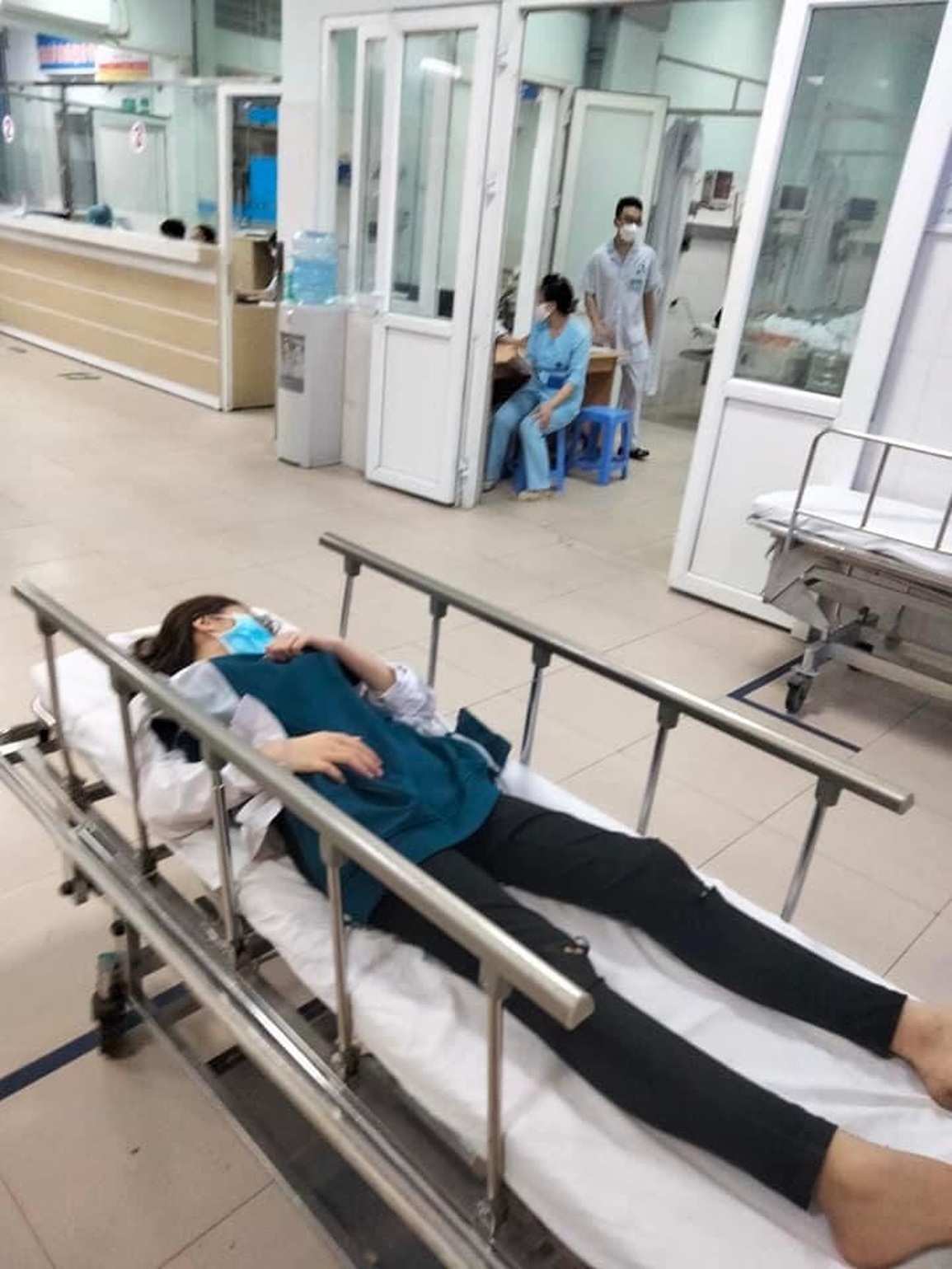 Hải Phòng: Lại thêm vụ nữ sinh bị đánh hội đồng ngất xỉu phải nhập viện - 1 Hải Phòng: Lại thêm vụ nữ sinh bị đánh hội đồng ngất xỉu phải nhập viện - 1