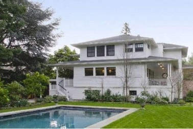 Ông chủ Facebook ở nhà đẹp cỡ nào?