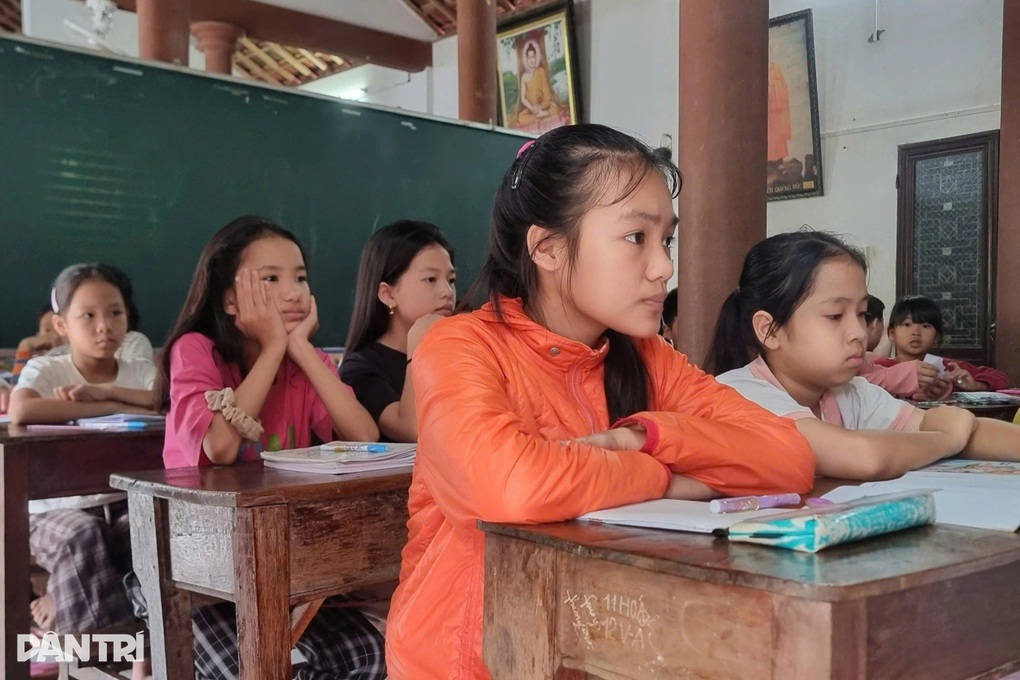 Cô giáo 79 tuổi gần 2 thập kỷ mở lớp học miễn phí nơi cửa Phật - 2 Cô giáo 79 tuổi gần 2 thập kỷ mở lớp học miễn phí nơi cửa Phật - 2