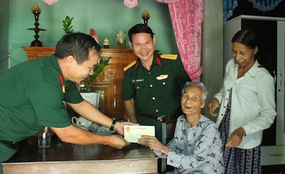 Bộ đội, Biên phòng thăm hỏi các gia đình mẹ Việt Nam anh hùng - 1 Bộ đội, Biên phòng thăm hỏi các gia đình mẹ Việt Nam anh hùng - 1