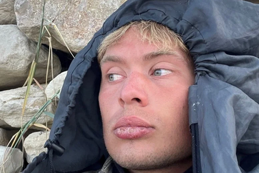 Đi 18 nước hết 190 triệu đồng, chàng trai ngủ lều, ăn trứng sống tiết kiệm