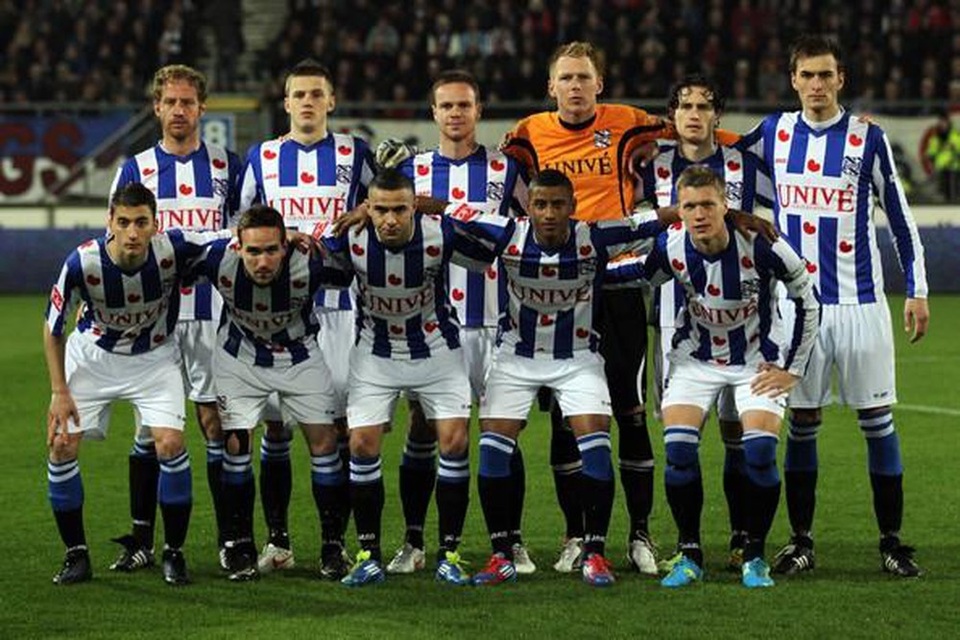 Văn Hậu và đồng đội bị giảm lương ở Heerenveen - 1 Văn Hậu và đồng đội bị giảm lương ở Heerenveen - 1