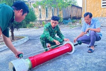 Ngư dân vớt được vật thể lạ trôi dạt trên biển