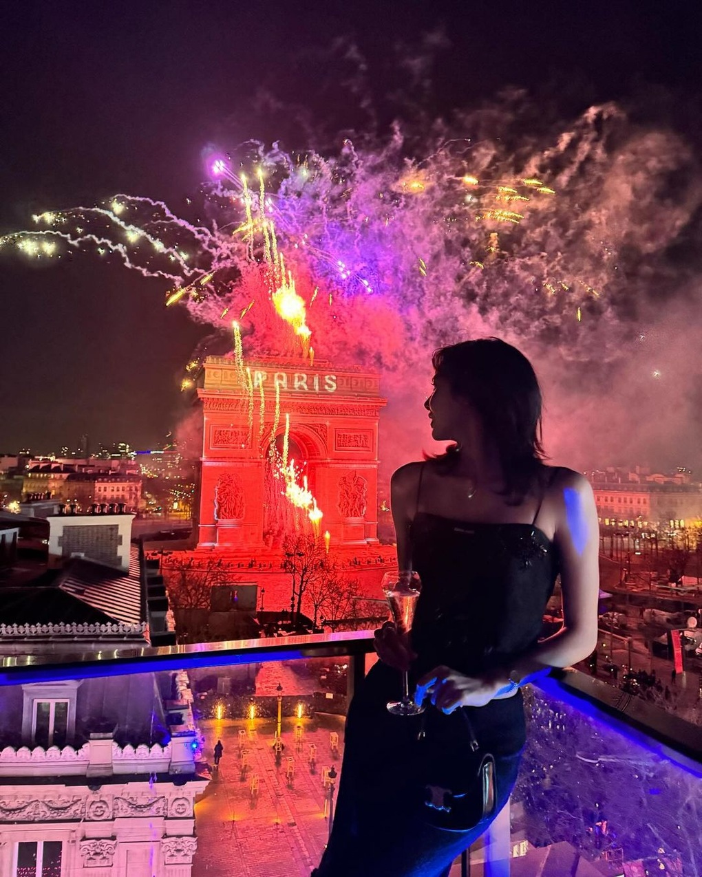 Chuyện tình ngày càng thắm thiết của Lisa và bạn trai tỷ phú - 4 Chuyện tình ngày càng thắm thiết của Lisa và bạn trai tỷ phú - 4