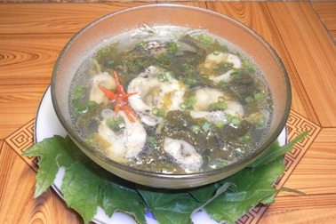 Dân dã canh cá tràu nấu rau chua