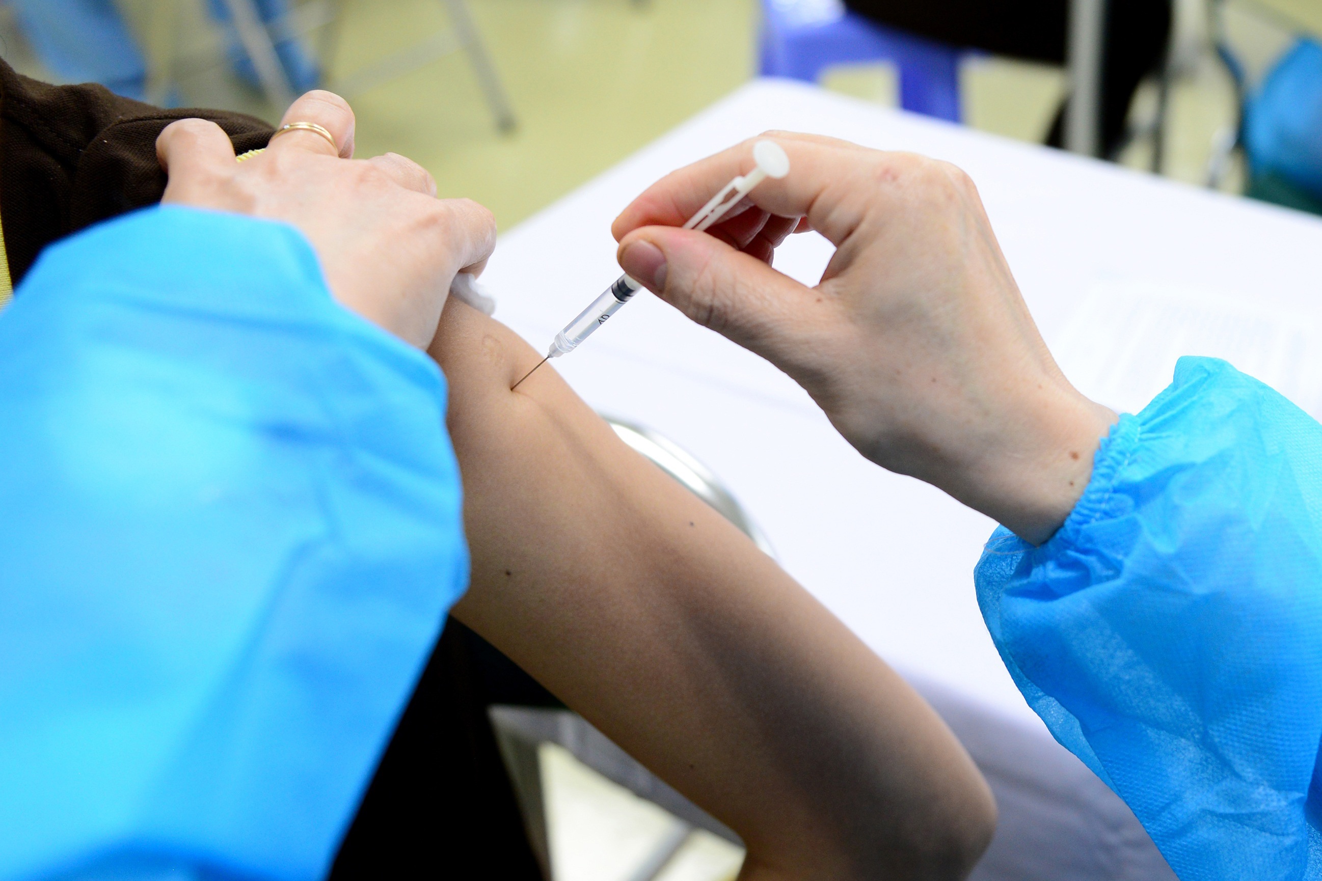 TPHCM tập hợp hàng trăm y, bác sĩ tiêm vắc xin cho 5.000 người lao động - 8