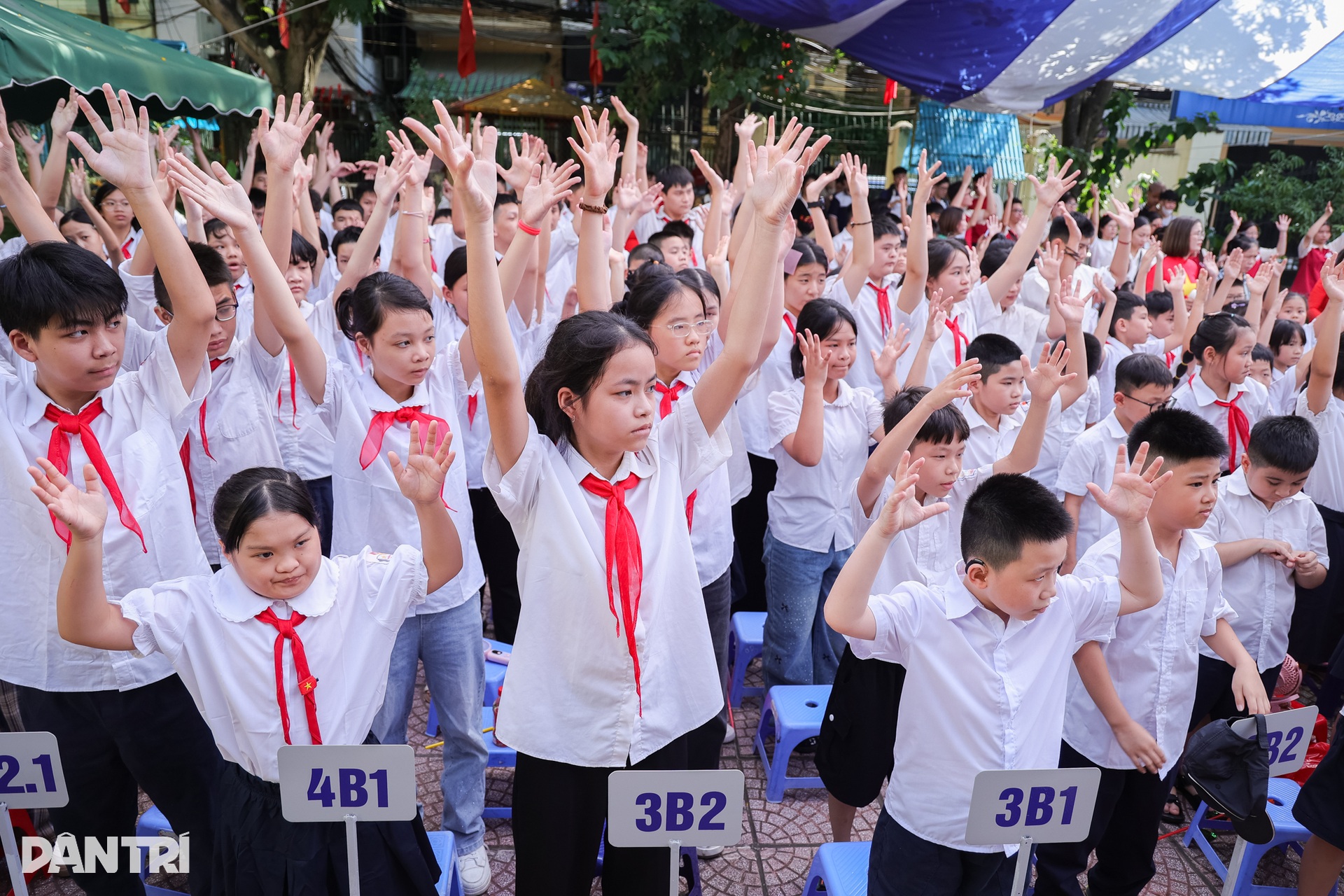 Hà Nội: Lễ khai giảng đặc biệt của những học sinh hát Quốc ca bằng tay - 12