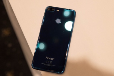 Cận cảnh bộ đôi Honor 7X và 9 Lite giá từ 4,3  triệu đồng tại Việt Nam