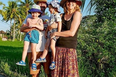 Ra nước ngoài "trốn dịch", cả gia đình chưa muốn về quê